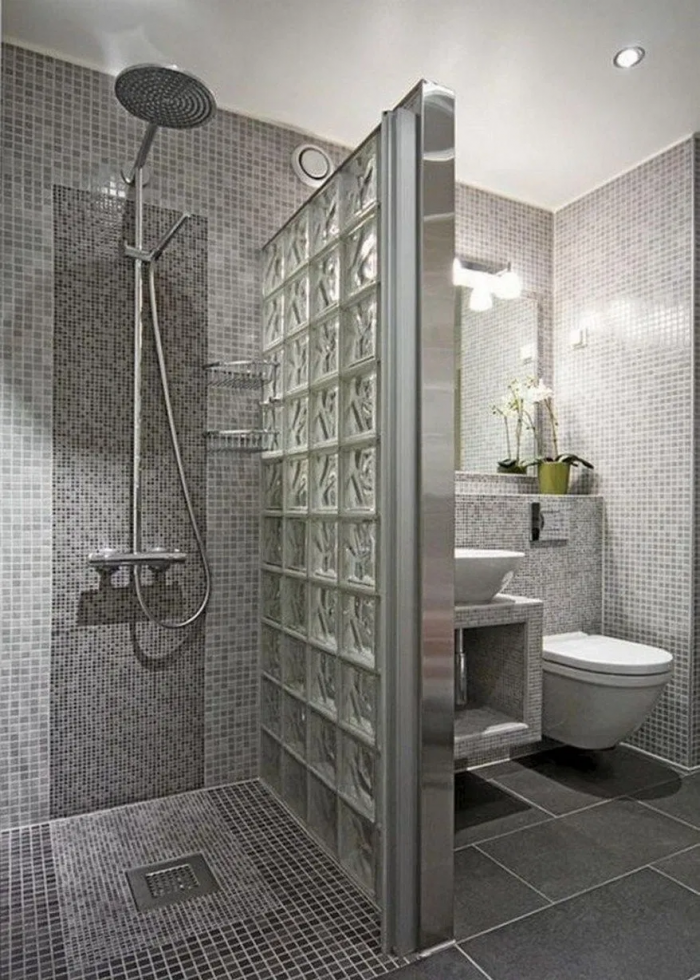 Дизайн душевых перегородок. Душевая комната. Ванная комната с душем. Стильные душевые комнаты. Ванная с душевой перегородкой.